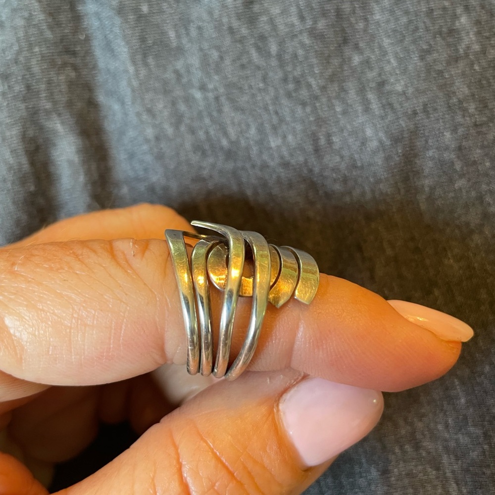 Sterling silver ring size 8 - Picture 3 of 3